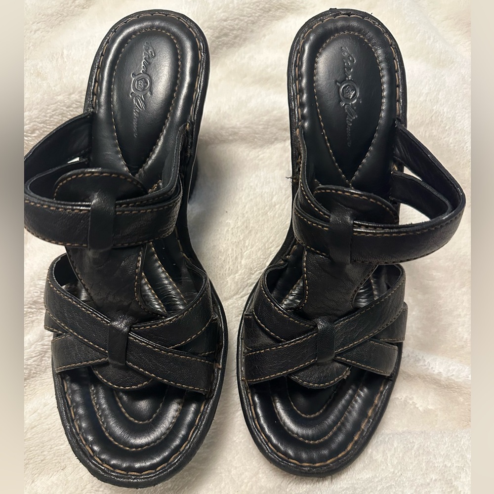 Barn Crown Women’s Strappy Sandals